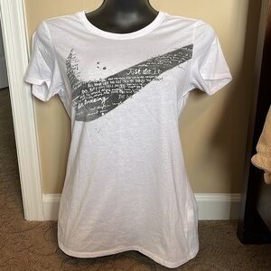 Nike White Slim Fit Tee Shirt Size Medium